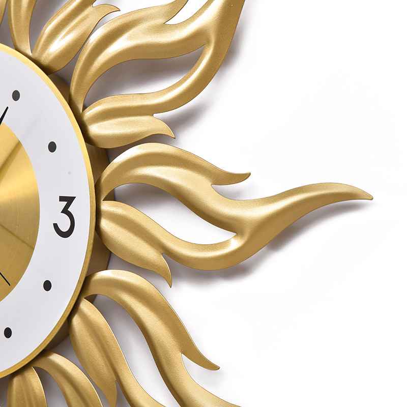 ساعة حائط ذهبية بتصميم إسكندنا - مراجعة Luxury Lifestyle Watches وسعره