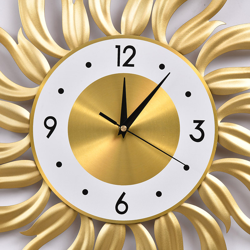 ساعة حائط ذهبية بتصميم إسكندنا - مراجعة Luxury Lifestyle Watches وسعره